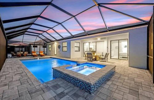 Burnt Store House | Gulf Access, Heated Pool and Spa, Tiki Hut, & Bikes - Cape Clover - Roelens Vacations