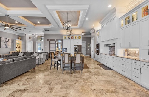 Pelican House | Gulf Access, Heated Salt Water Pool, Kayaks - Villa Surfside Escape - Roelens Vacations