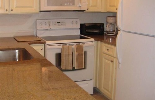 Belleair Beach Condo | Gulf and pool right out the door. Sunset perfect! 10 min - Pelican and Biltmore