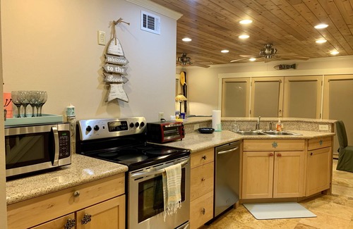 Gulf Breeze House | Gulf Breeze Canal Bungalow