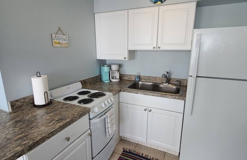 Indian Rocks Beach Apartment | Gulf Breeze Inn- Paradise on the Gulf