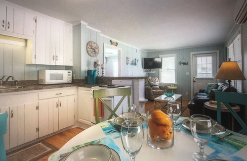 Indian Rocks Beach Apartment | Gulf Breeze Inn - Total relaxation! DISCOUNT! 5 nights or more 5% off!
