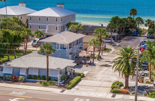 Indian Rocks Beach Apartment | Gulf Breeze Inn - Total relaxation! DISCOUNT! 5 nights or more 5% off!