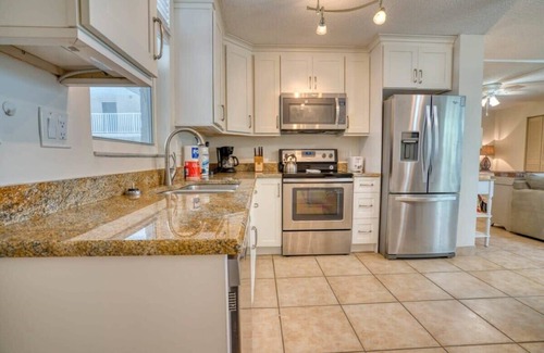 Bonita Springs Condo | Gulf Facing Views at Beach And Tennis Studio 3205