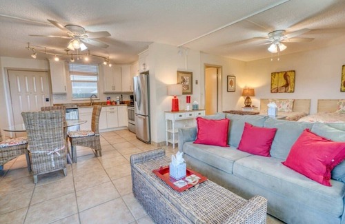 Bonita Springs Condo | Gulf Facing Views at Beach And Tennis Studio 3205