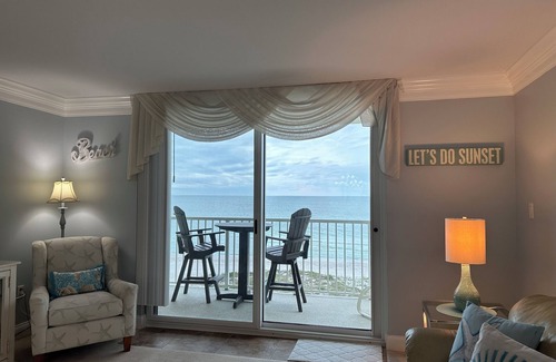 Longboat Key Condo | Gulf front 2-bedroom condo with private beach central Longboat Key
