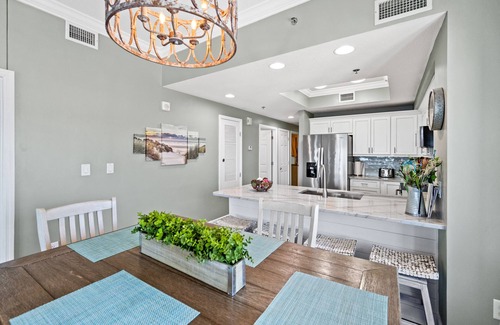 Gulf Shores Condo | GULF FRONT 3 bed/2 bath* Corner unit *WALK to The Hangout* 19th floor