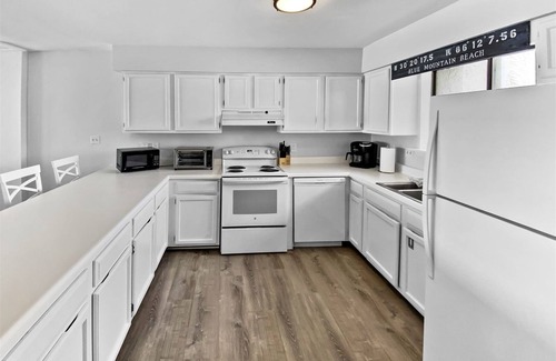 Santa Rosa Beach Condo | GULF FRONT and Renovated -2 Bikes- Private Beach Access, FREE Beach Chairs - BMT 3A
