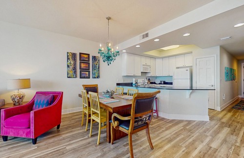 Gulf Shores Condo | Gulf front beach condo with multiple community pools & sauna
