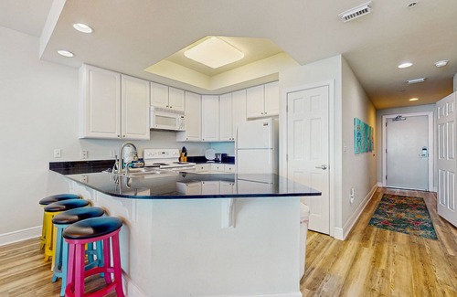 Gulf Shores Condo | Gulf front beach condo with multiple community pools & sauna
