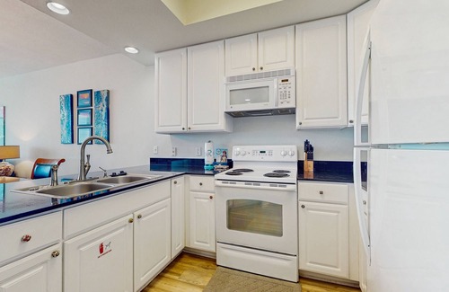 Gulf Shores Condo | Gulf front beach condo with multiple community pools & sauna