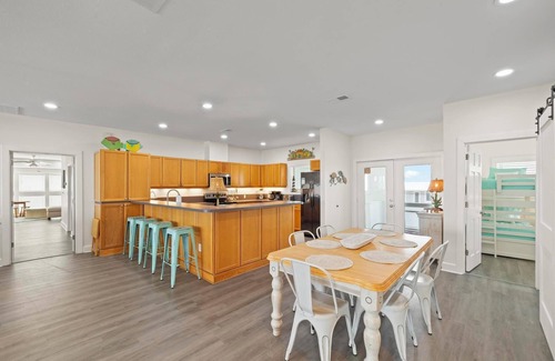 Pensacola Beach House | Gulf-Front Beach House | 6BR 6BA | Sleeps 20 | Pet-Friendly