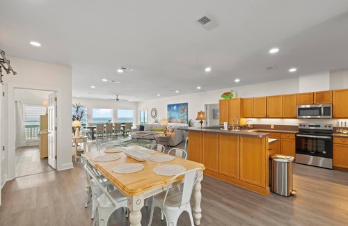 Pensacola Beach House | Gulf-Front Beach House | 6BR 6BA | Sleeps 20 | Pet-Friendly
