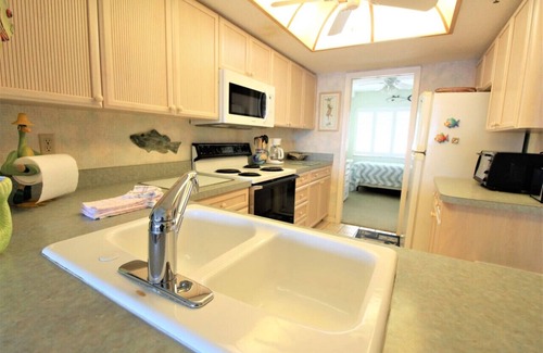 Indian Shores Condo | Gulf Front Beauty: 2BD/2BA w/Bonus Room