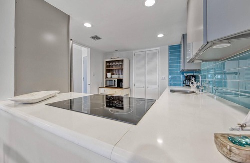 Sunnyside Condo | GULF FRONT C1-201 🐬! ~ 2nd floor with beautiful views ~ Comfy!
