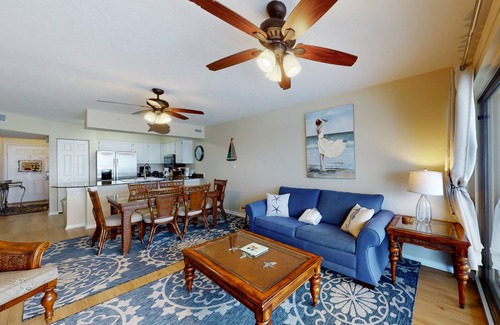 Fort Walton Beach Condo | Gulf Front condo with community pool & free WiFi