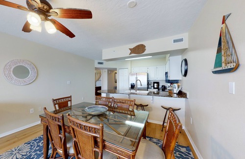 Fort Walton Beach Condo | Gulf Front condo with community pool & free WiFi