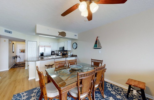 Fort Walton Beach Condo | Gulf Front condo with community pool & free WiFi