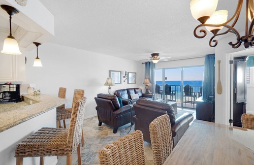 Biltmore Beach Condo | 🌴Gulf FRONT-Coastal Decor-2 Pools-2BR Summerhouse 502🌴