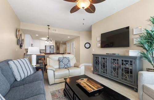 Gulf Shores Condo | Gulf Front Condo | Hot Tub Access! | Liquid Life