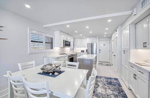 Sanibel Condo | Gulf Front Condo on Sanibel Island, 25 Steps to the Beach