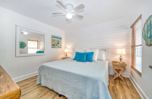 Belleair Beach Condo | Gulf-front condo with pool, beach access, scenic balcony & central AC