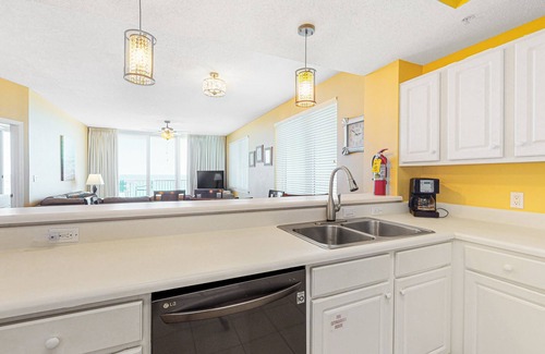 Navarre Beach Condo | Gulf-Front Condo with Beachfront Access, Shared Pools, and Hot Tub