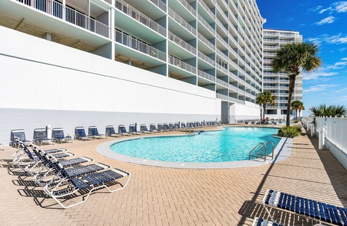 Gulf Shores Condo | Gulf-front condo w/ balcony & shared pools/hot tubs/sauna! Family-friendly!