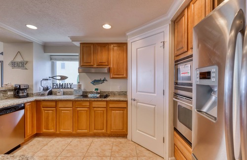 Gulf Shores Condo | Gulf-front condo w/great location, beach access & shared pool/hot tub