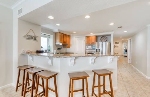 Gulf Shores Condo | Gulf-front condo w/great location, beach access & shared pool/hot tub