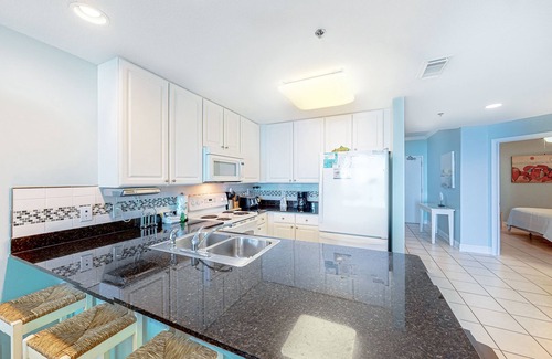 Gulf Shores Condo | Gulf-Front Condo w/Great Beach Views, Balcony & Shared Pools/Hot Tubs/Sauna