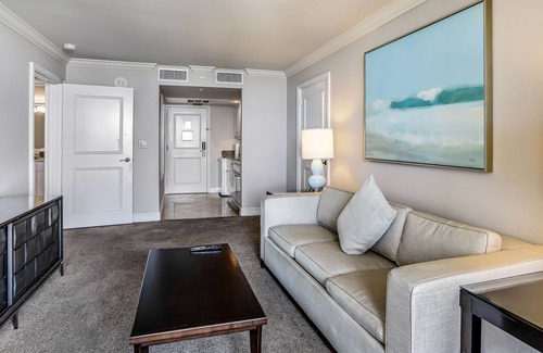 Marco Island Condo | Gulf-front condo with pool, hot tub, central AC, gym & on-site restaurants