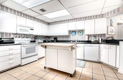 Orange Beach Condo | Gulf front condo w/spacious layout, private balcony, & multiple shared pools