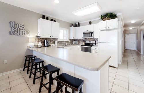 Orange Beach East Condo | Gulf-front condo with beach access, balcony, WiFi, AC, pool & BBQ area
