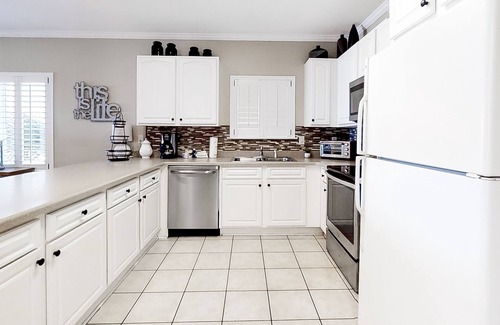Orange Beach East Condo | Gulf-front condo with beach access, balcony, WiFi, AC, pool & BBQ area