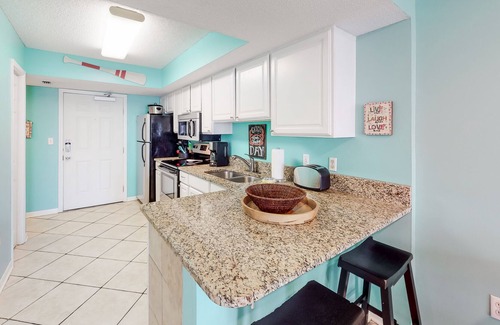 Gulf Shores Condo | Gulf-front condo with central AC, balcony & pool