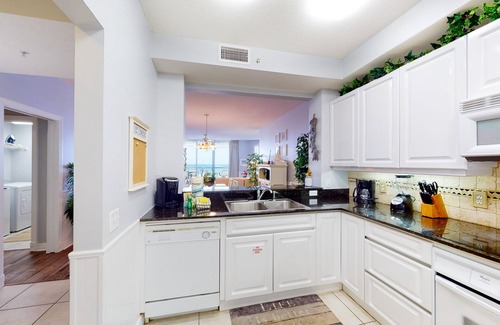 Ono Island Condo | Gulf-front condo with balcony, beach access, W/D, pools & hot tub