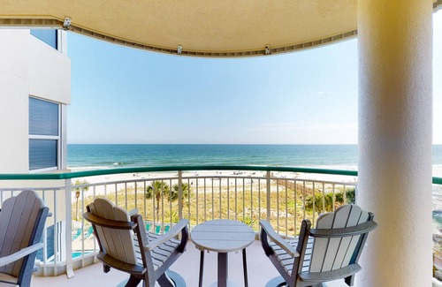 Ono Island Condo | Gulf-front condo with balcony, beach access, W/D, pools & hot tub