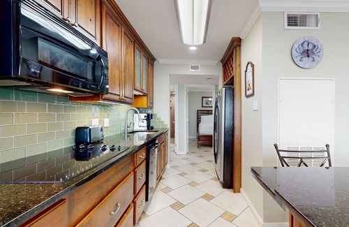 Galveston Condo | Gulf-front condo with balcony, beach access & resort hot tub/pool