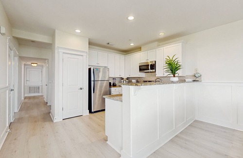 Galveston Condo | Gulf-Front condo with two patios, pool & hot tub - walk to beach