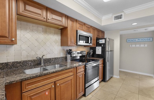 Gulf Shores Condo | Gulf Front Condo | Zero-Entry Outdoor Pool!