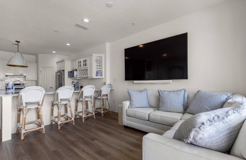White Sands House | Gulf Front conveniences with resort amenities!