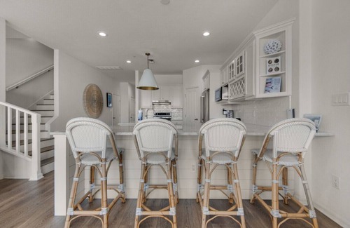 White Sands House | Gulf Front conveniences with resort amenities!