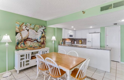 Indian Shores Condo | Gulf Front Corner Condo - Chateaux 109
