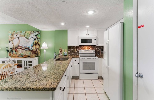 Indian Shores Condo | Gulf Front Corner Condo - Chateaux 109