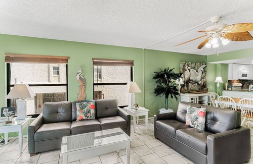 Indian Shores Condo | Gulf Front Corner Condo - Chateaux 109