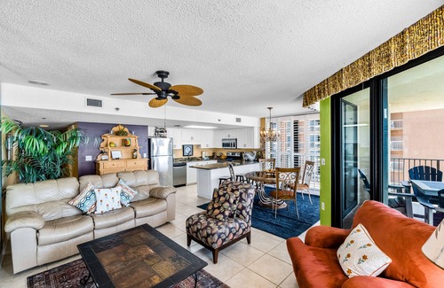 Orange Beach Condo | Gulf front corner condo w/zero entry pool, tennis court, hot tub & fitness room