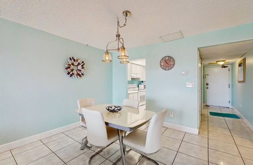 Madeira Beach Condo | Gulf-front getaway with sunset-view balcony, beachfront pool & easy beach access