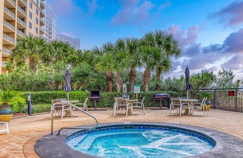 Ono Island Condo | Gulf-front getaway with a washer/dryer, central AC, pool, hot tub, beach access