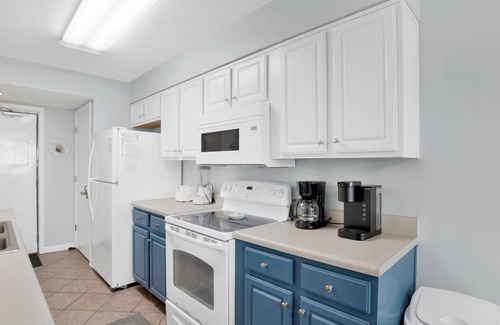 Gulf Shores Condo | Gulf Front Ground Floor 2br/2ba Condo CLOSE TO PARKING, BEACH, and POOL!